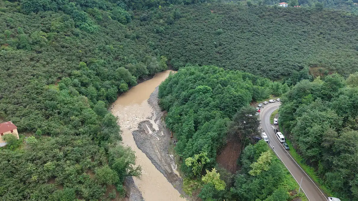 Giresun'da sele kapılan oğul ve torun için arama çalışmaları sürüyor