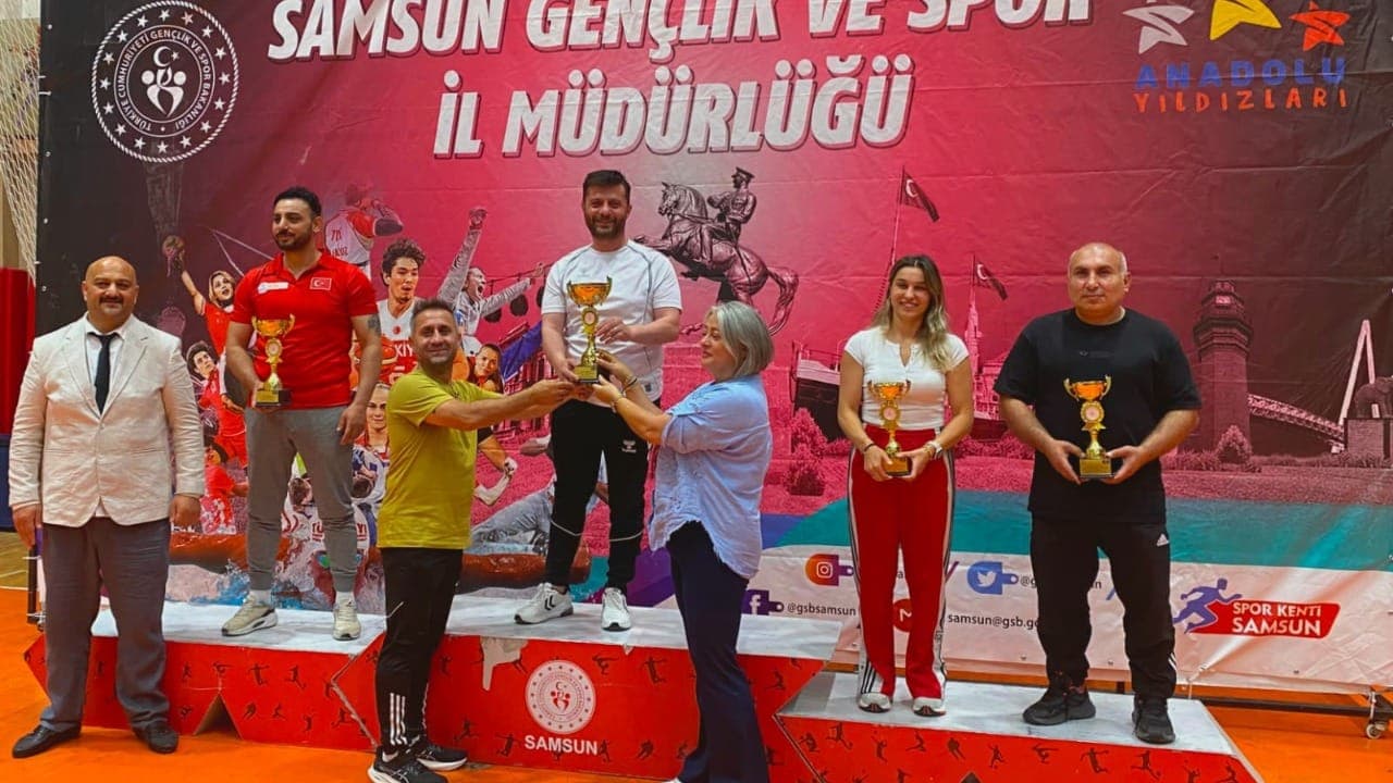 Trabzon judocularu Samsun yarı finallerinde kadın ve erkek kategorilerinde şampiyon oldu