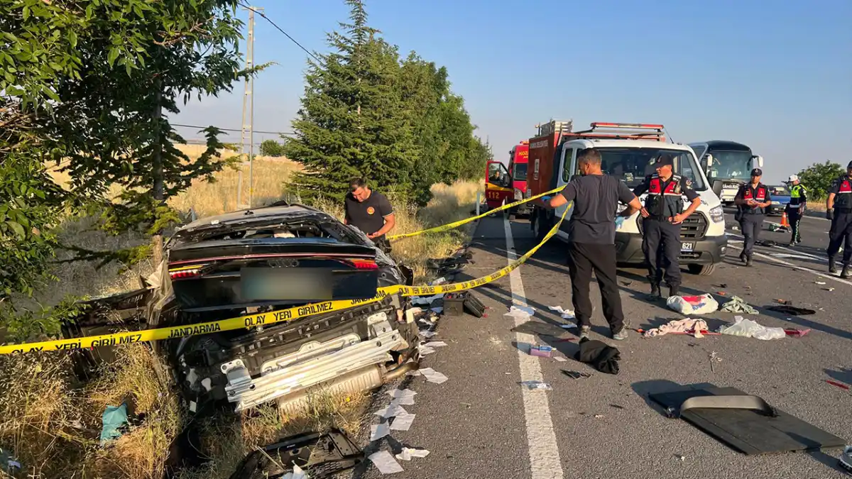 Gurbet yolculuğu kaza ile sonlandı: Aynı aileden 3 kişi yaşamını yitirdi