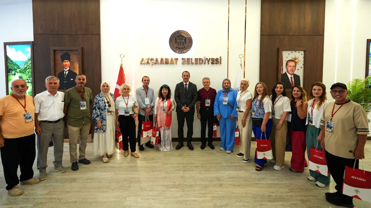 Uluslararası ressamlar Akçaabat’ta başkan Ekim ile buluştu
