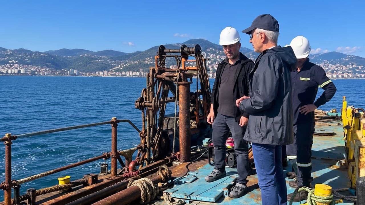 Uraloğlu, Trabzon Yeni Havalimanı zemin çalışmalarını denizden inceledi