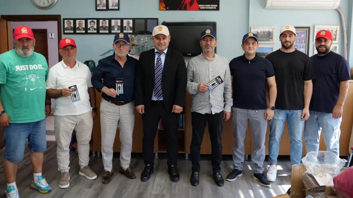 Ortahisar Belediyesi’nden antrenörlere 350 şapka ve düdük desteği