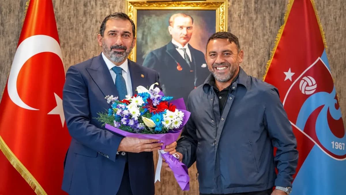 Hamza Yerlikaya'dan Trabzonspor'a ziyaret, forma ve plaket verildi