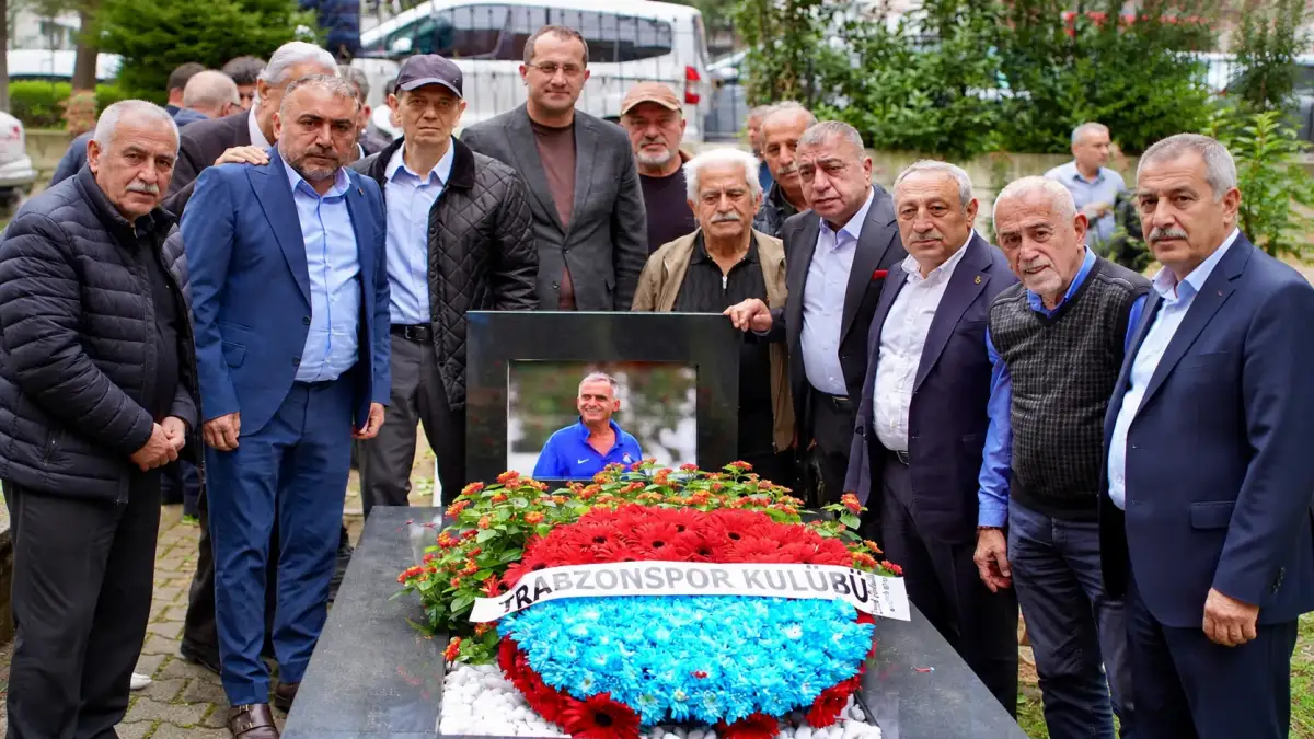 Kadir Özcan, vefatının 13. yılında kabri başında anıldı