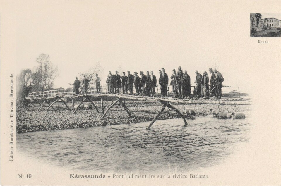 Kerassunde Rudimentary bridge over the river batlama