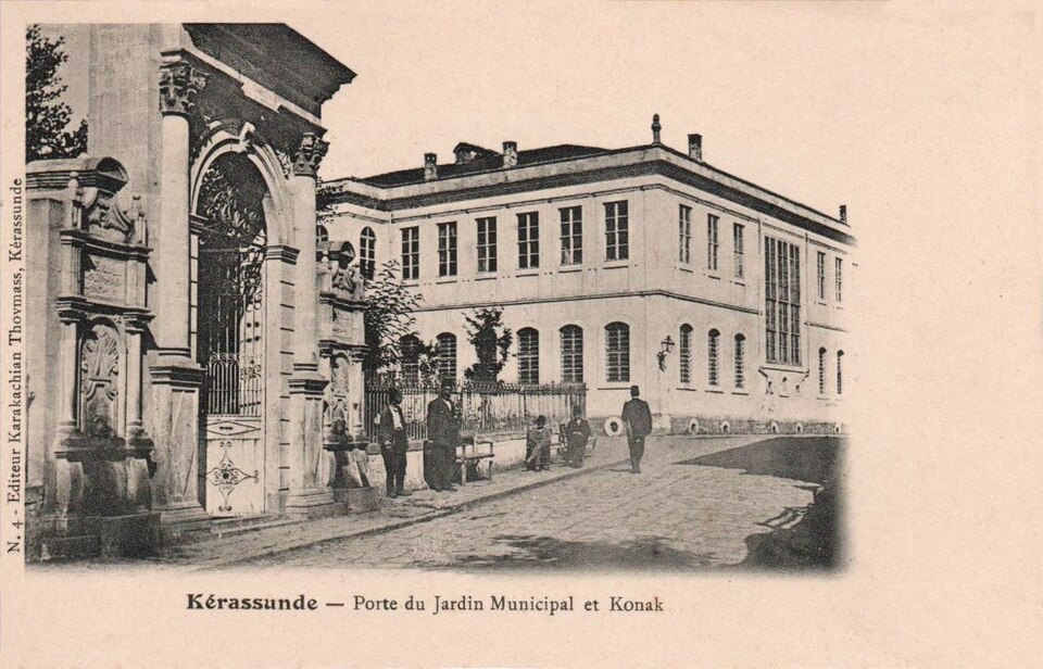 Kerassunde Gate to municipal garden and residency