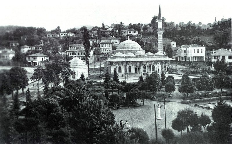 Eski Trabzon — Cami ve Bahçeli Meydan