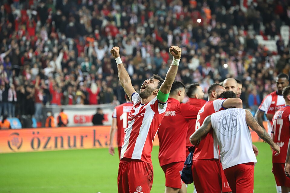 Veysel Sarı at Antalyaspor vs Trabzonspor