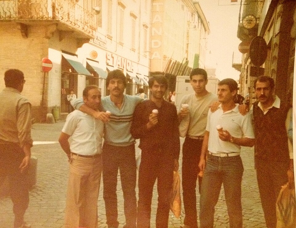 Trabzonspor Kafilesi Almanya Sokaklarinda( İskender Günen, Şenol Güneş, Alper Boğuşlu, Sin