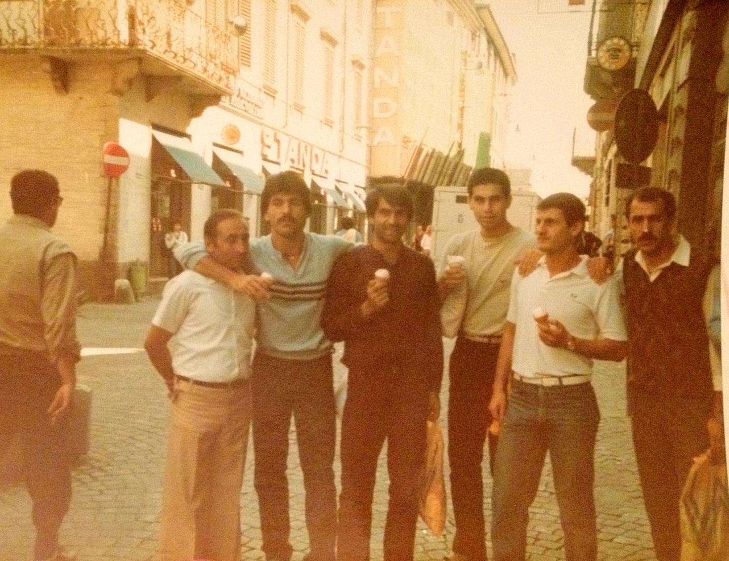 Trabzonspor Kafilesi Almanya Sokaklarinda( İskender Günen, Şenol Güneş, Alper Boğuşlu, Sin